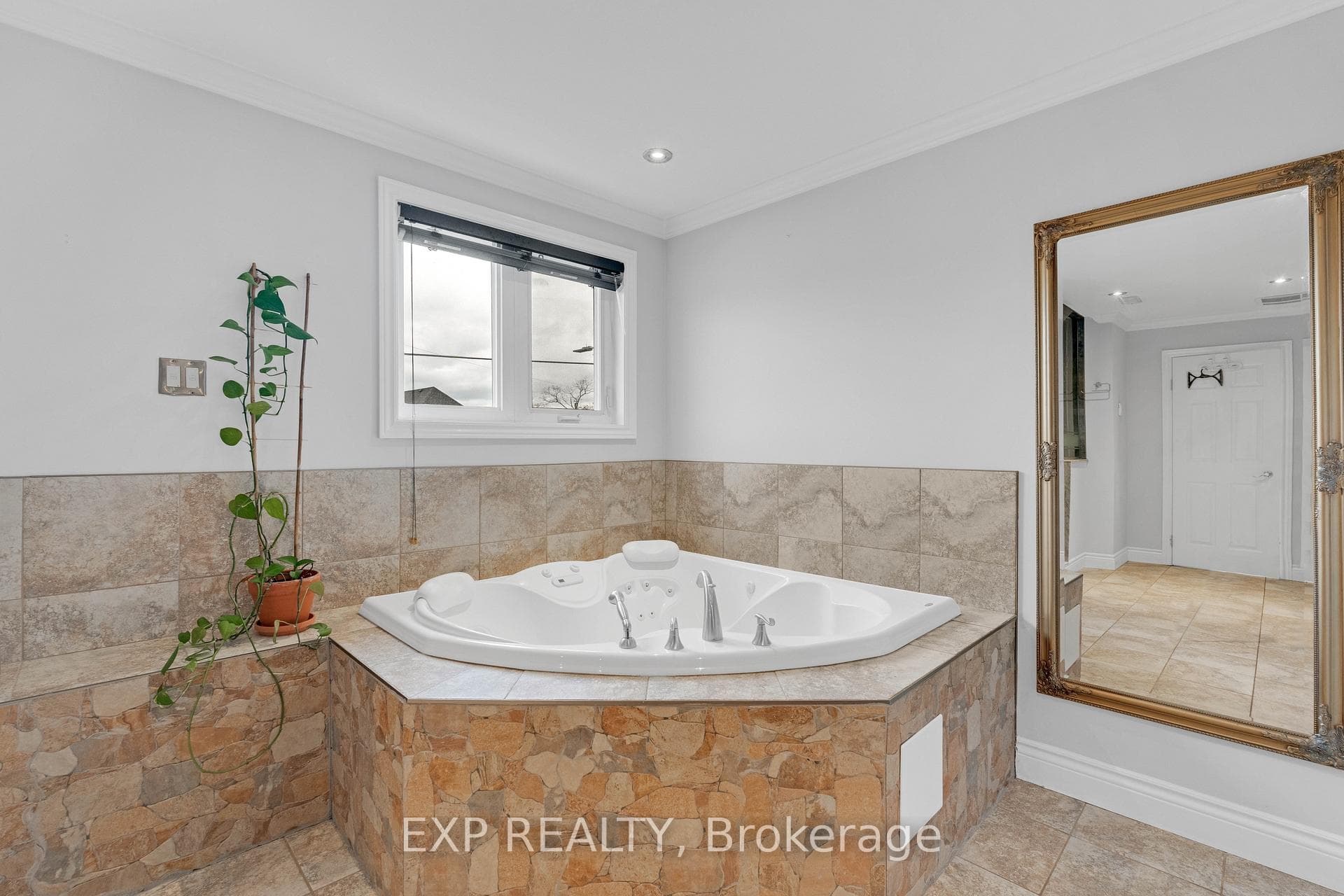 3460 Cawthra Road - Detached photo 35 of 49 in Mississauga, Ontario
