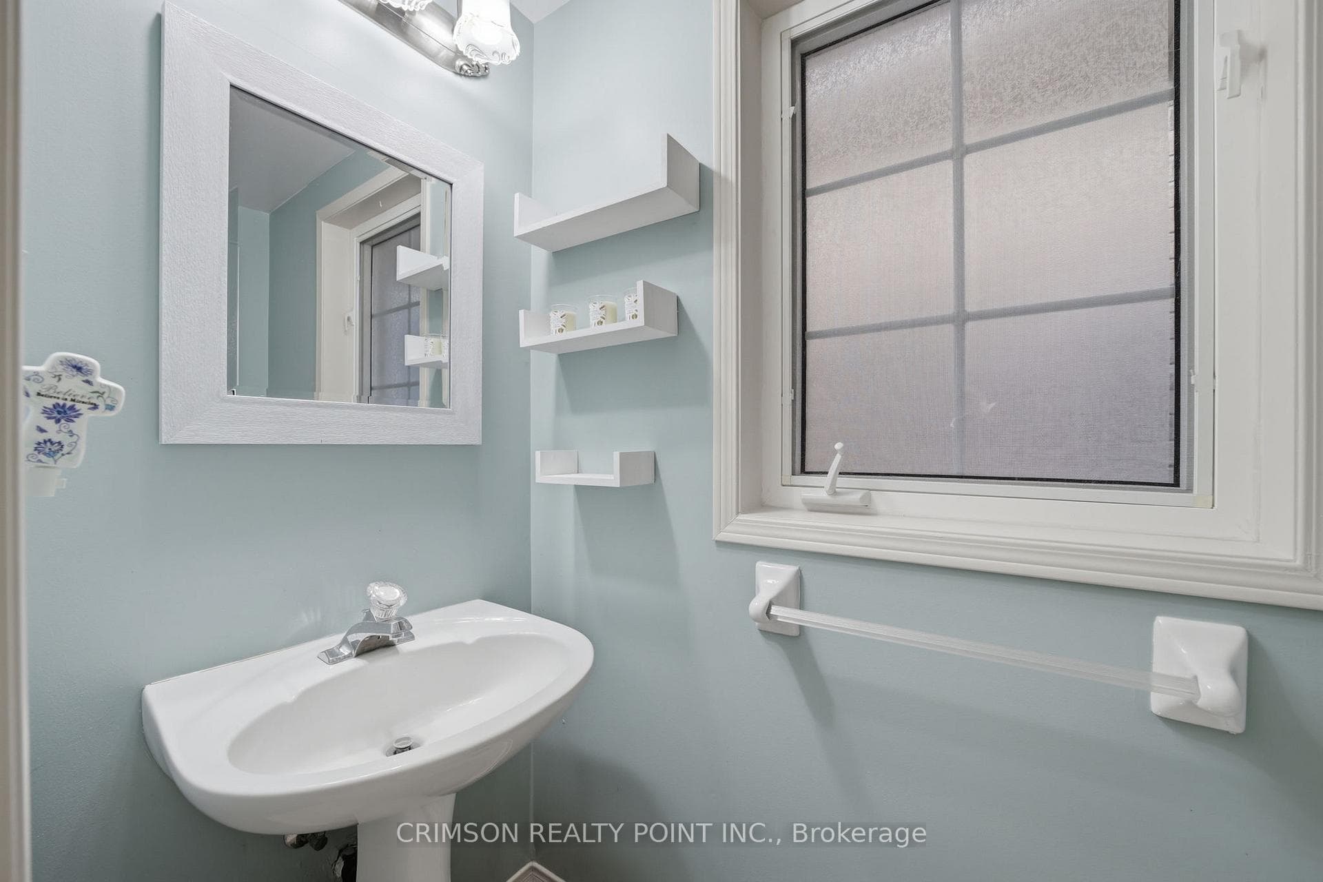42 Dawson Crescent - Townhouse photo 11 of 37 in Milton, Ontario