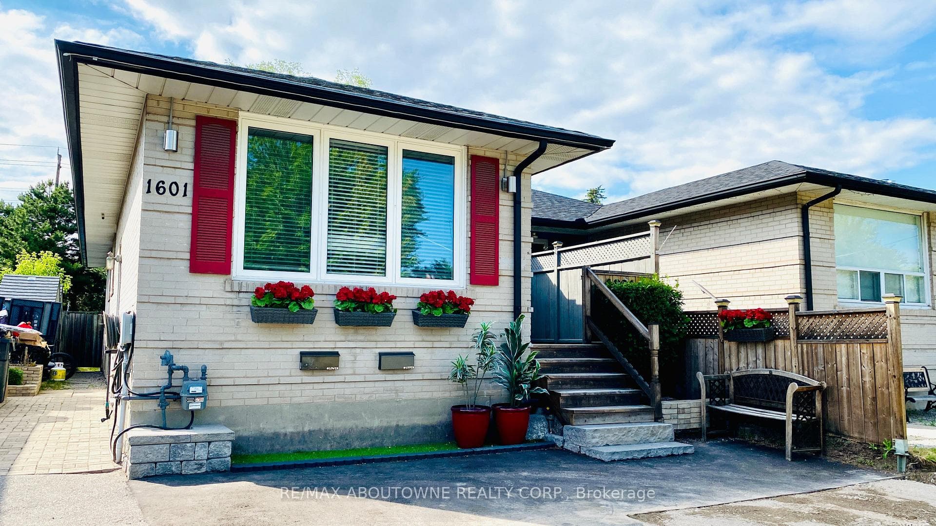 1601 Sandgate Crescent - Semi-Detached photo 1 of 35 in Mississauga, Ontario