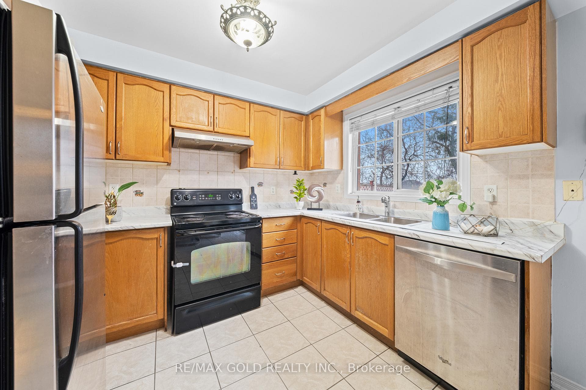 15 Revelstoke Place - Semi-Detached photo 16 of 49 in Brampton, Ontario