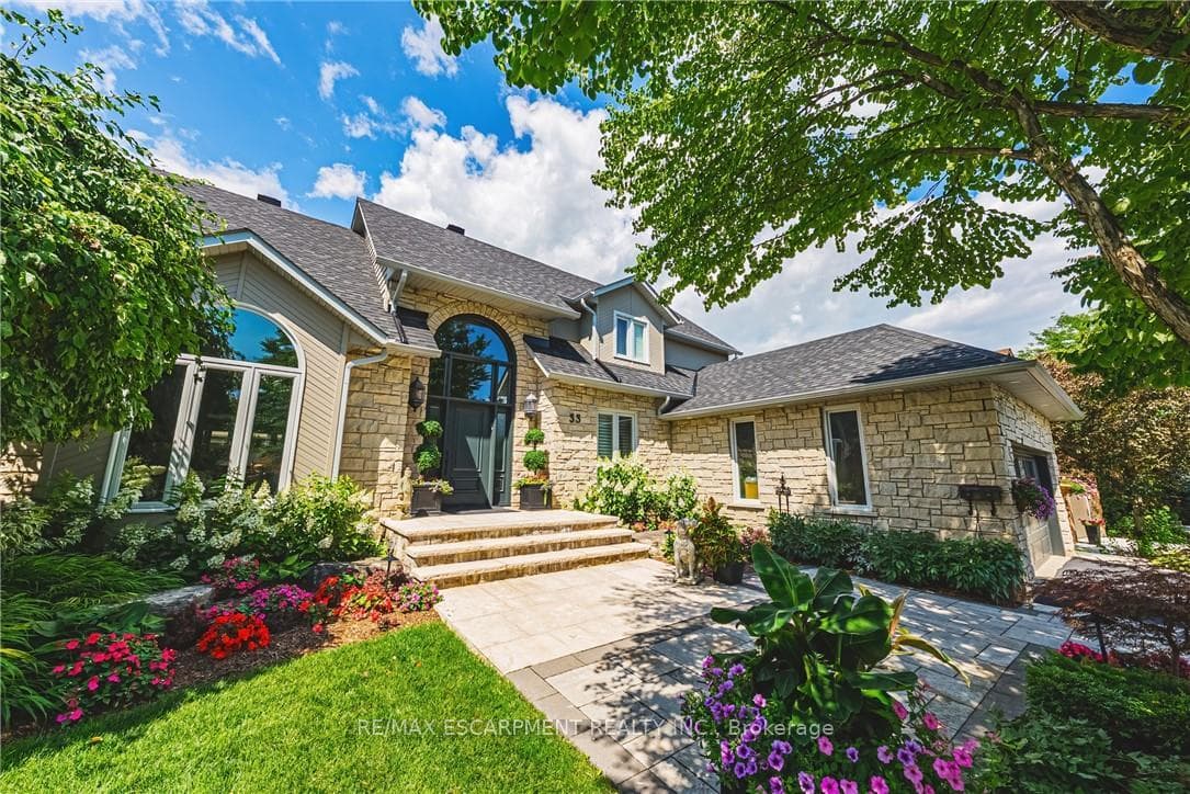 33 Golfview Crescent - Detached photo 2 of 50 in Hamilton, Ontario