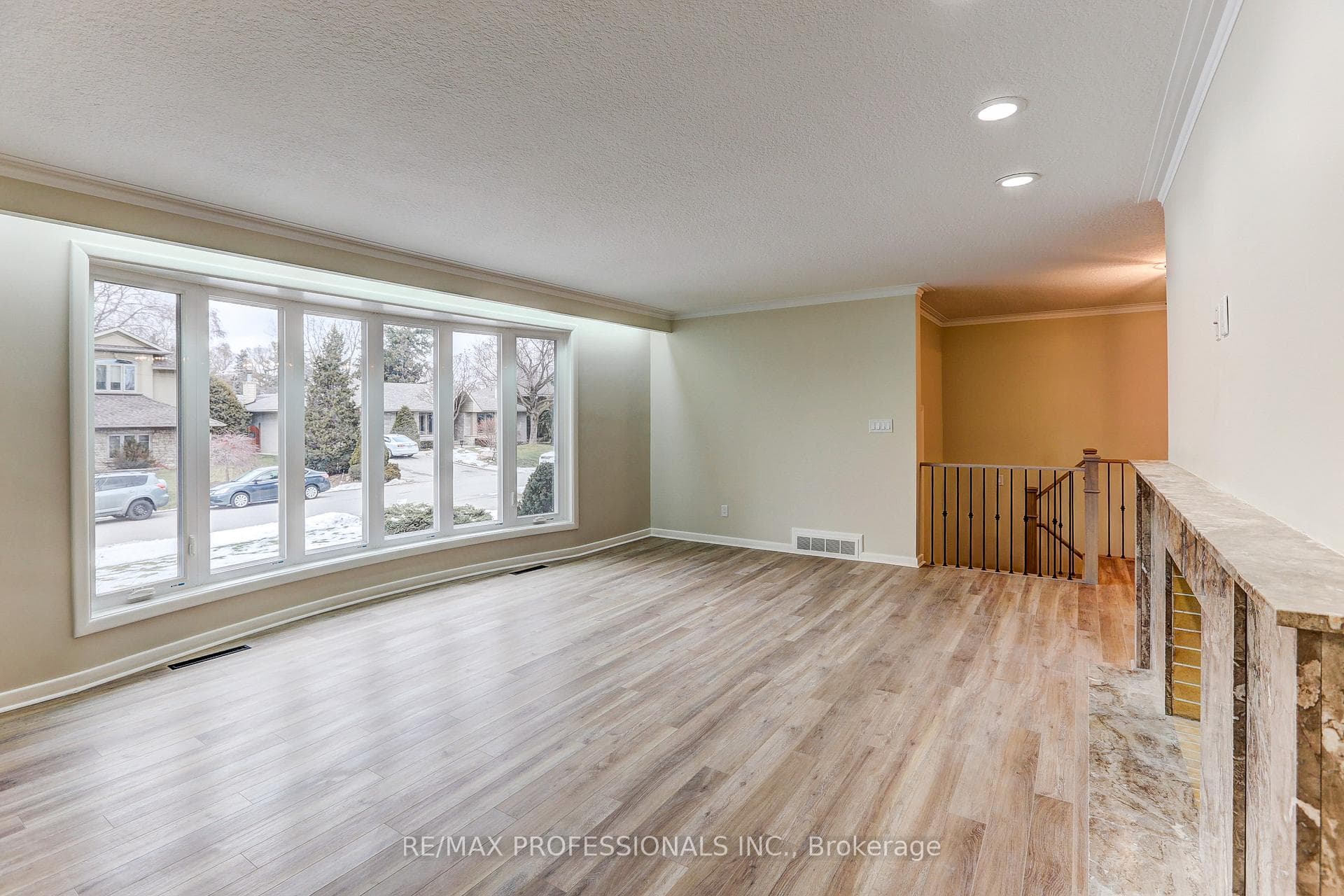23 Ravensbourne Crescent - Detached photo 9 of 44 in Etobicoke (Islington / Rexdale), Ontario