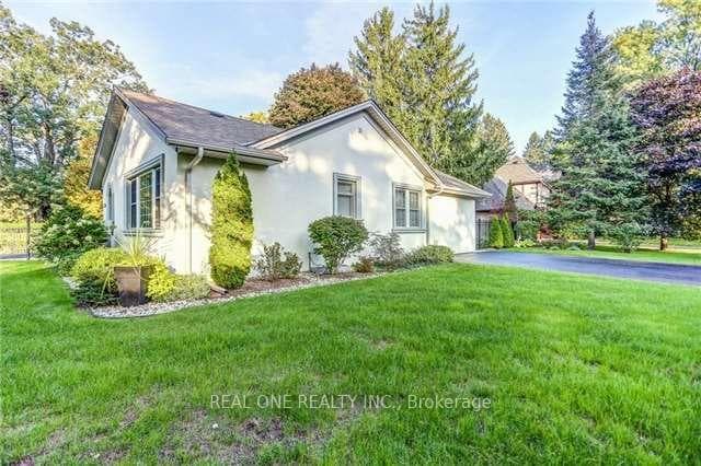 1268 Lorne Park Road - Detached photo 2 of 20 in Mississauga, Ontario