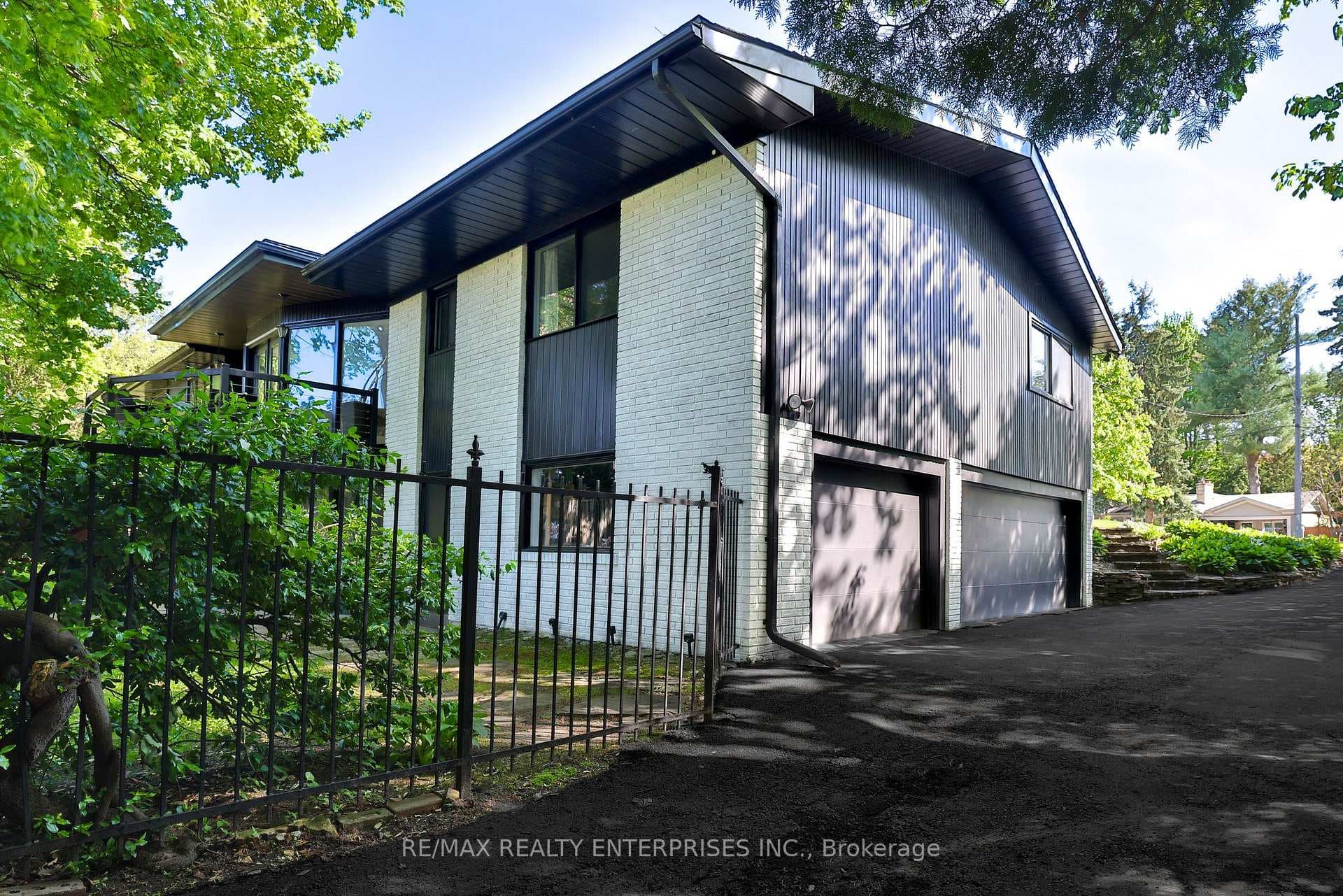 625 Sir Richards Road - Detached photo 5 of 41 in Mississauga, Ontario