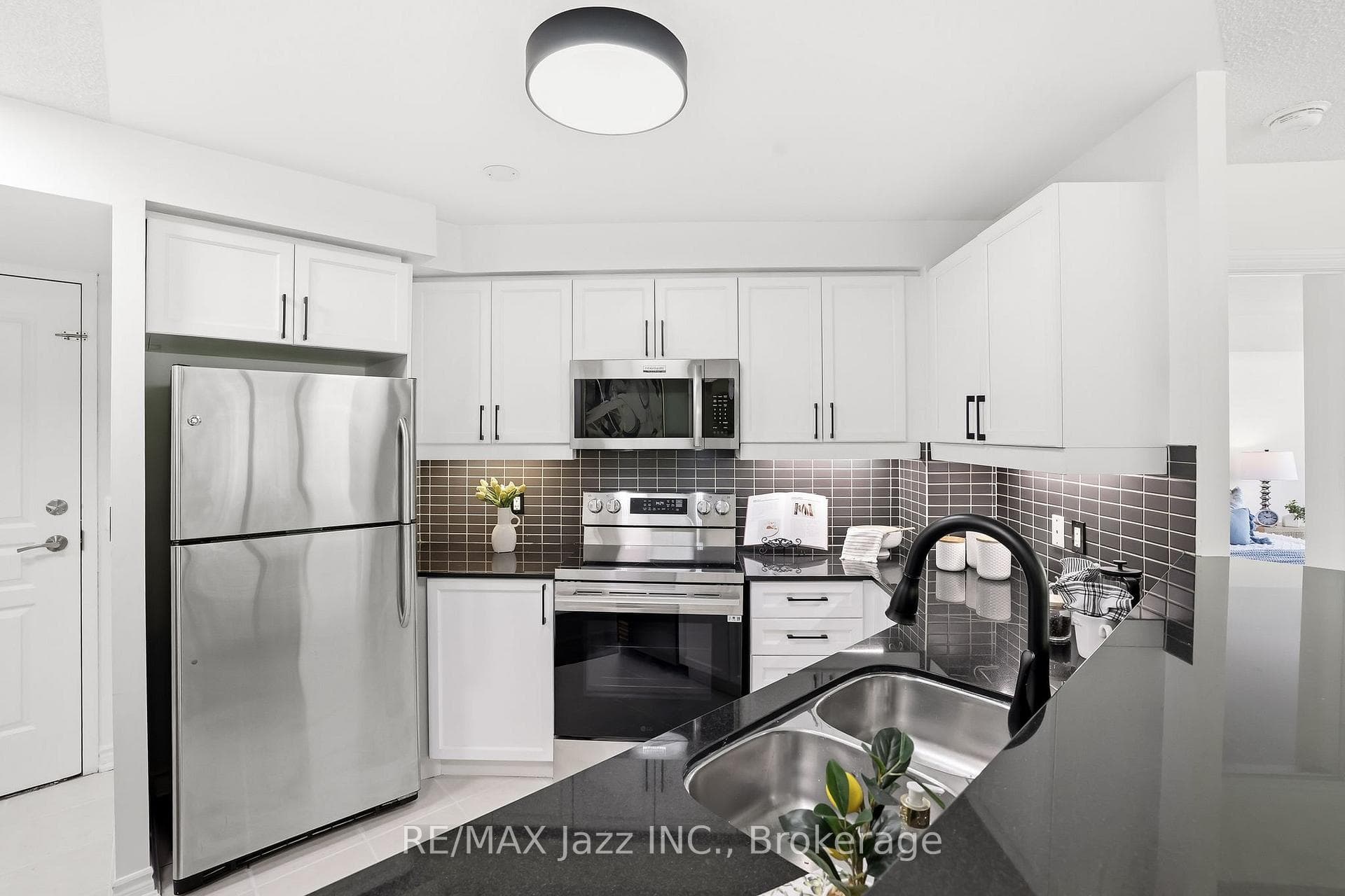 16 Dallimore Circle Unit 307 - Condo photo 13 of 50 in Don Mills / Parkwoods / Victoria Village, Ontario