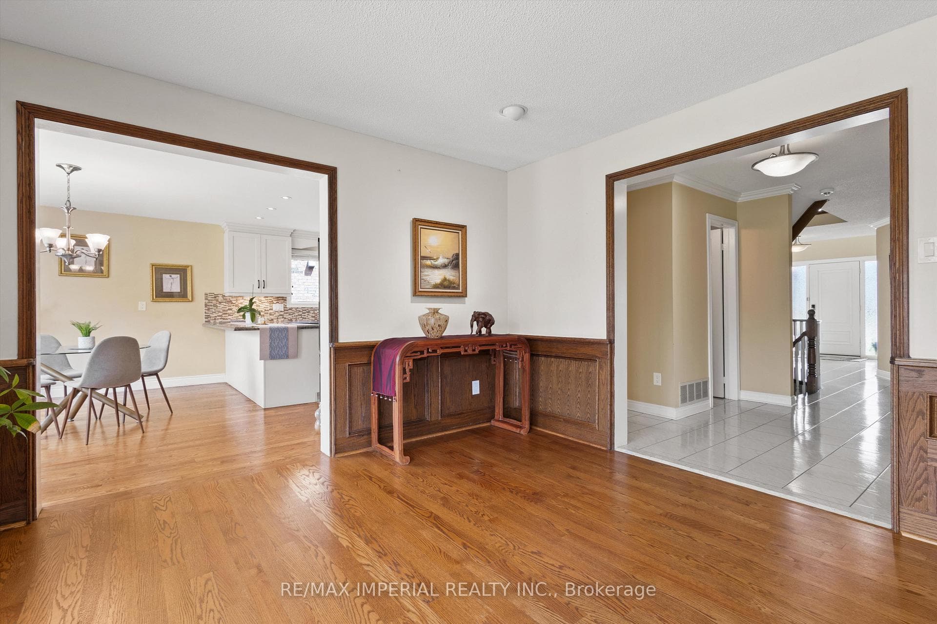 2044 Schoolmaster Circle - Detached photo 8 of 45 in Oakville, Ontario