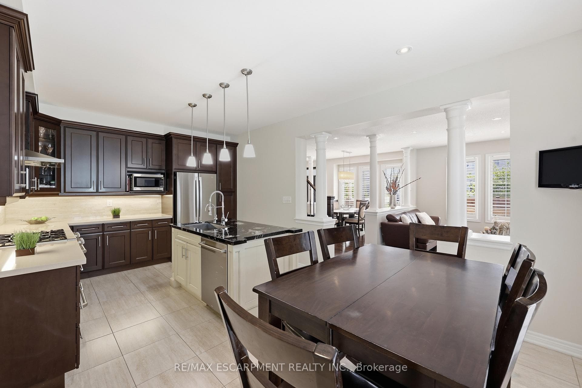 4645 Doug Wright Drive - Detached photo 14 of 47 in Burlington, Ontario