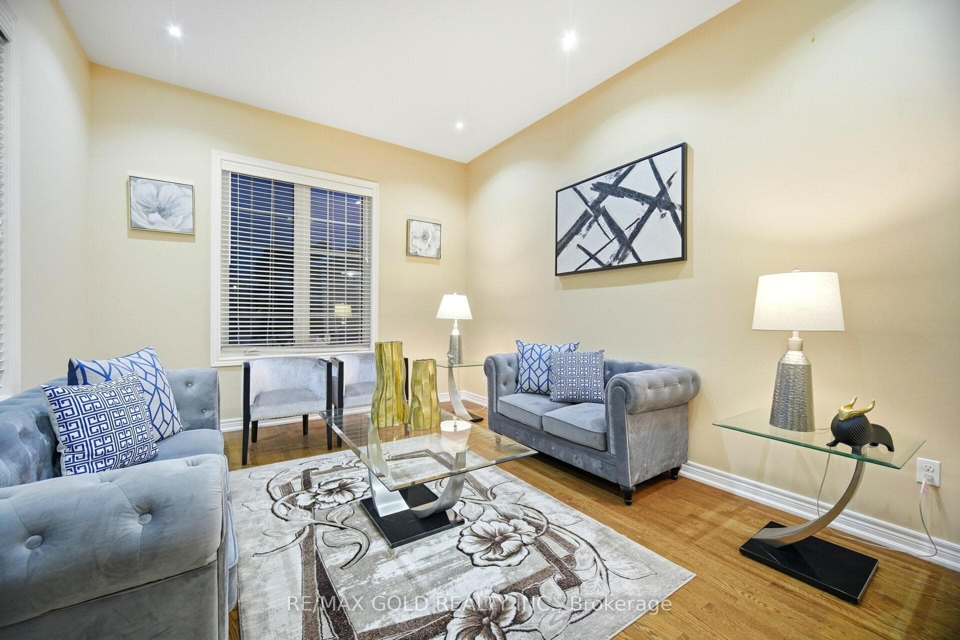 26 Drummondville Drive - Detached photo 4 of 28 in Brampton, Ontario