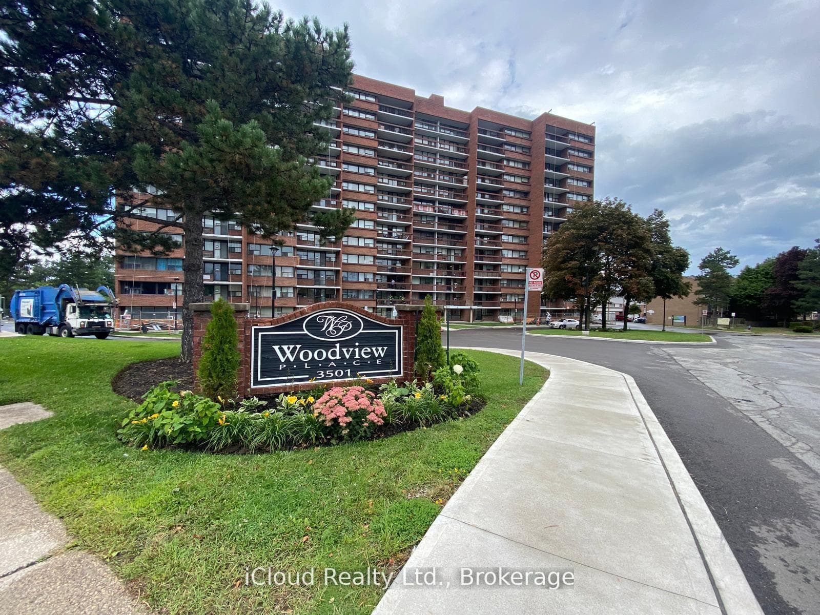 3501 Glen Erin Drive Unit 606 - home for sale in Mississauga, Ontario