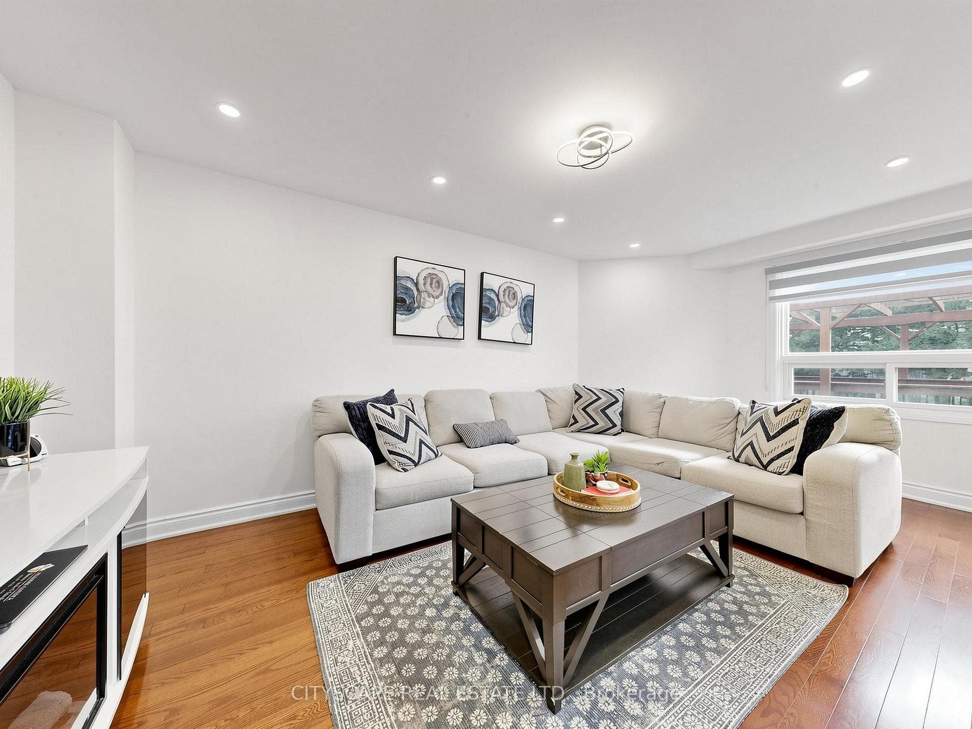 5534 River Grove Avenue - Detached photo 4 of 36 in Mississauga, Ontario