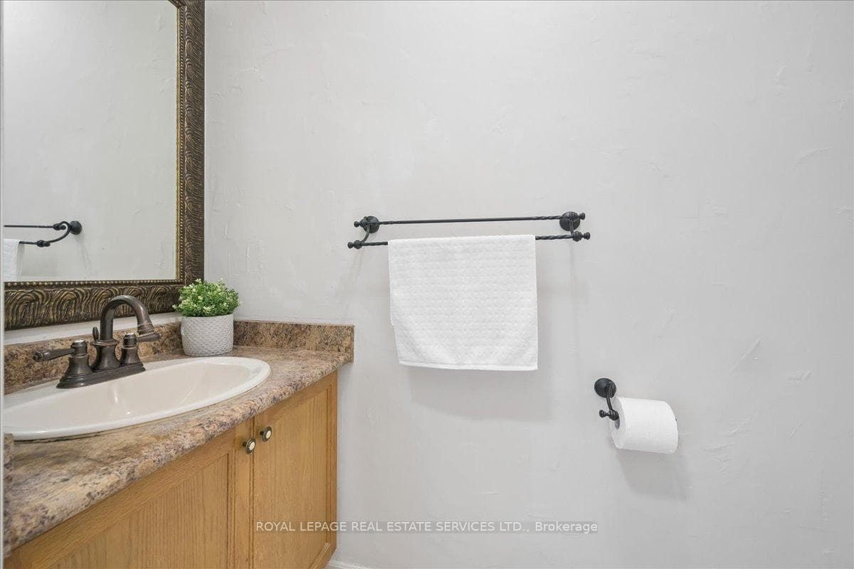 1493 Derby County Crescent - Detached photo 19 of 43 in Oakville, Ontario