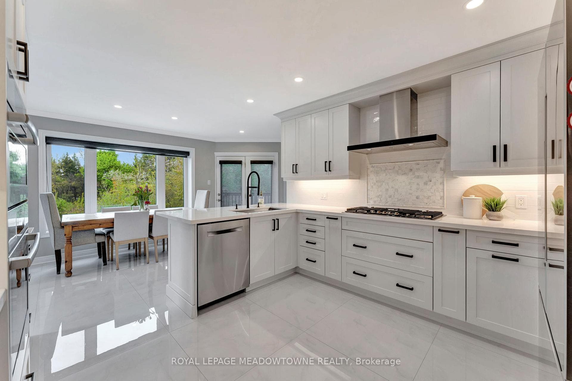 2008 Peak Place - Detached photo 6 of 40 in Oakville, Ontario