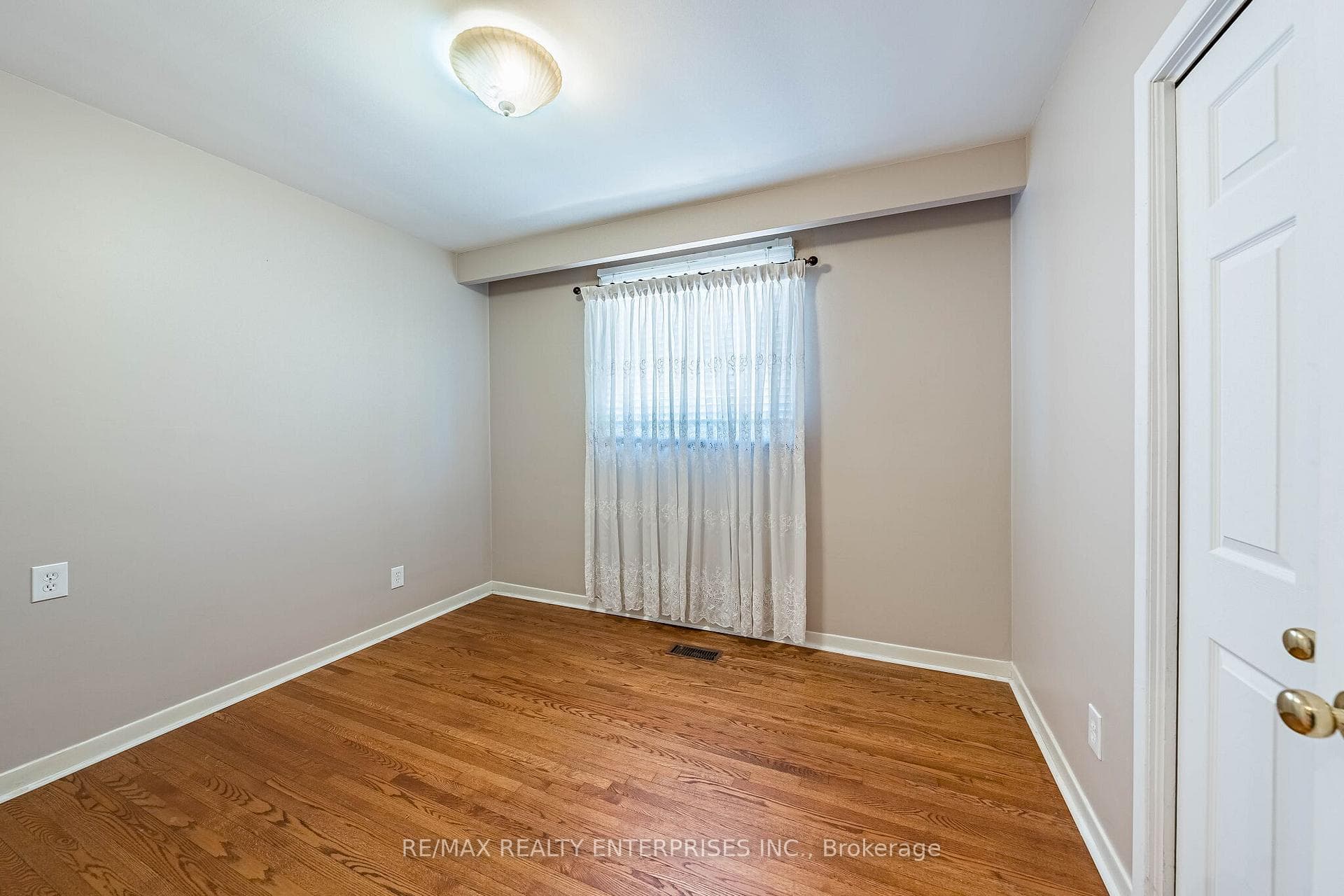 3669 Molly Avenue - Semi-Detached photo 19 of 42 in Mississauga, Ontario