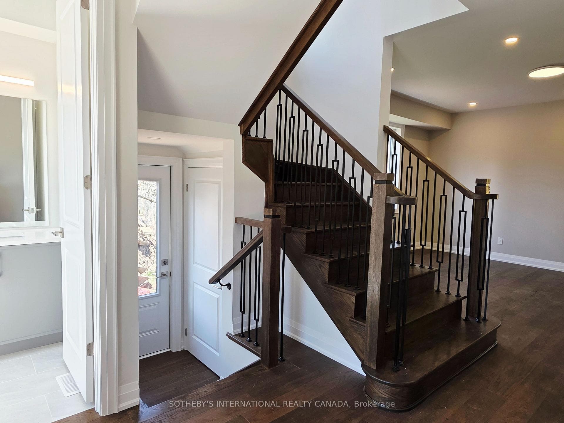 516 Markay Common - Detached photo 3 of 24 in Burlington, Ontario