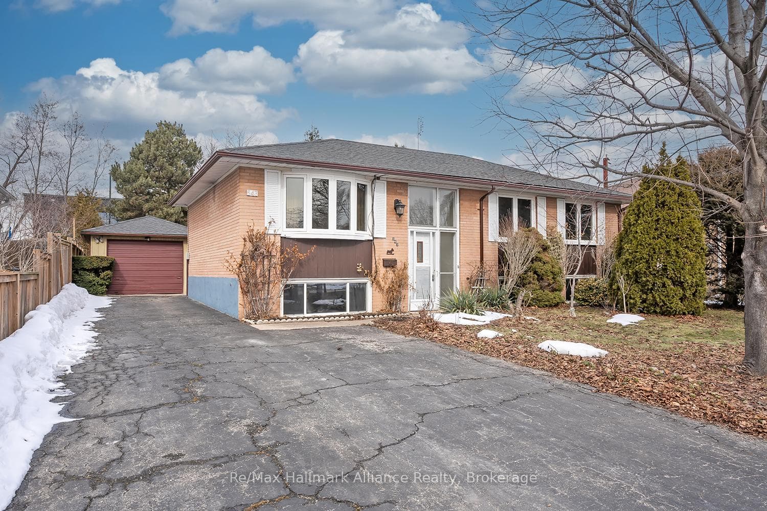 543 Pinegrove Road - home for sale in Oakville, Ontario