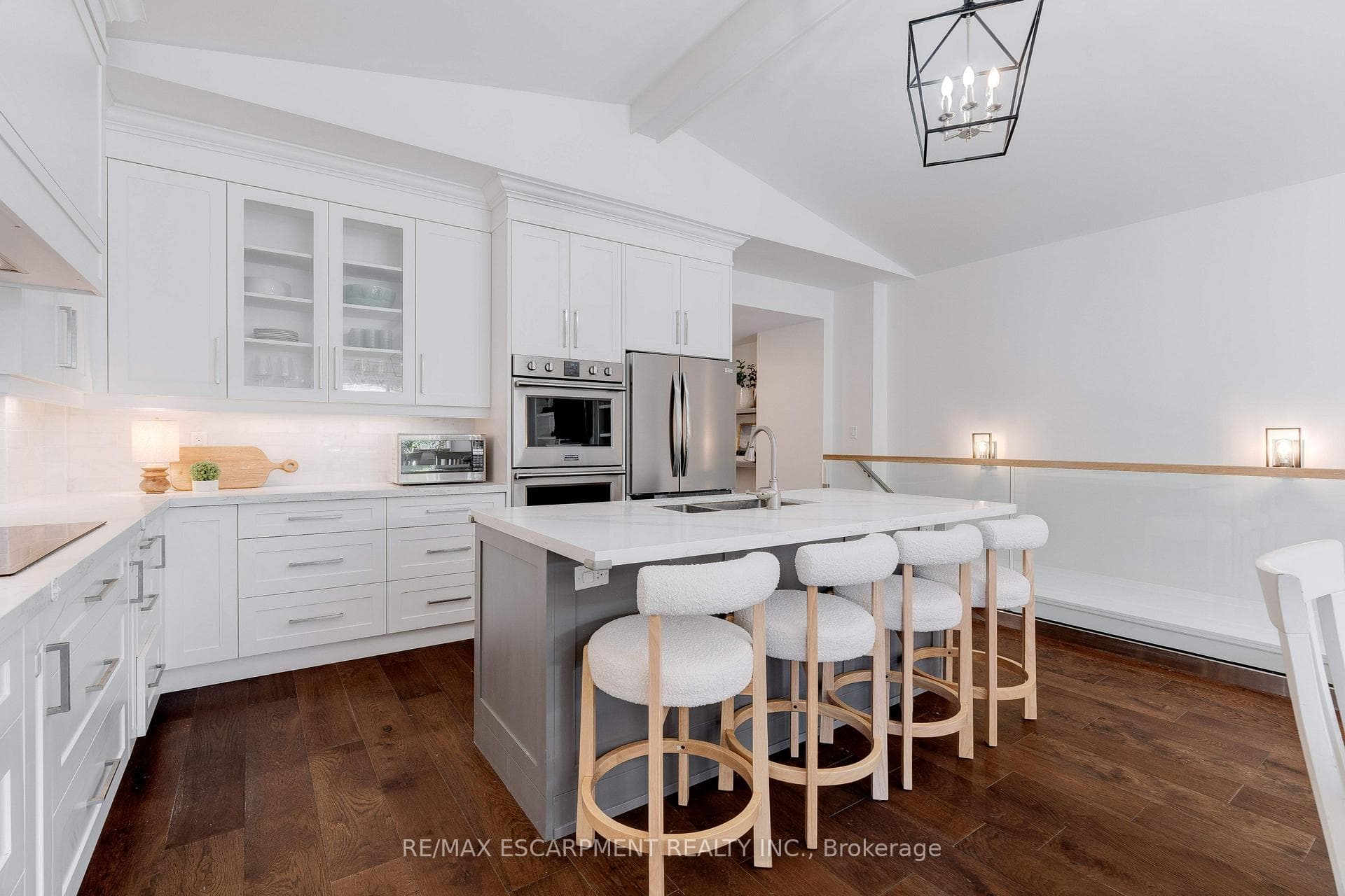 296 Kent Crescent - Multi-Family photo 4 of 50 in Burlington, Ontario