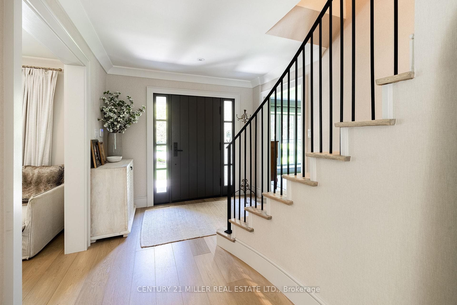 468 Copeland Court - Detached photo 5 of 42 in Oakville, Ontario