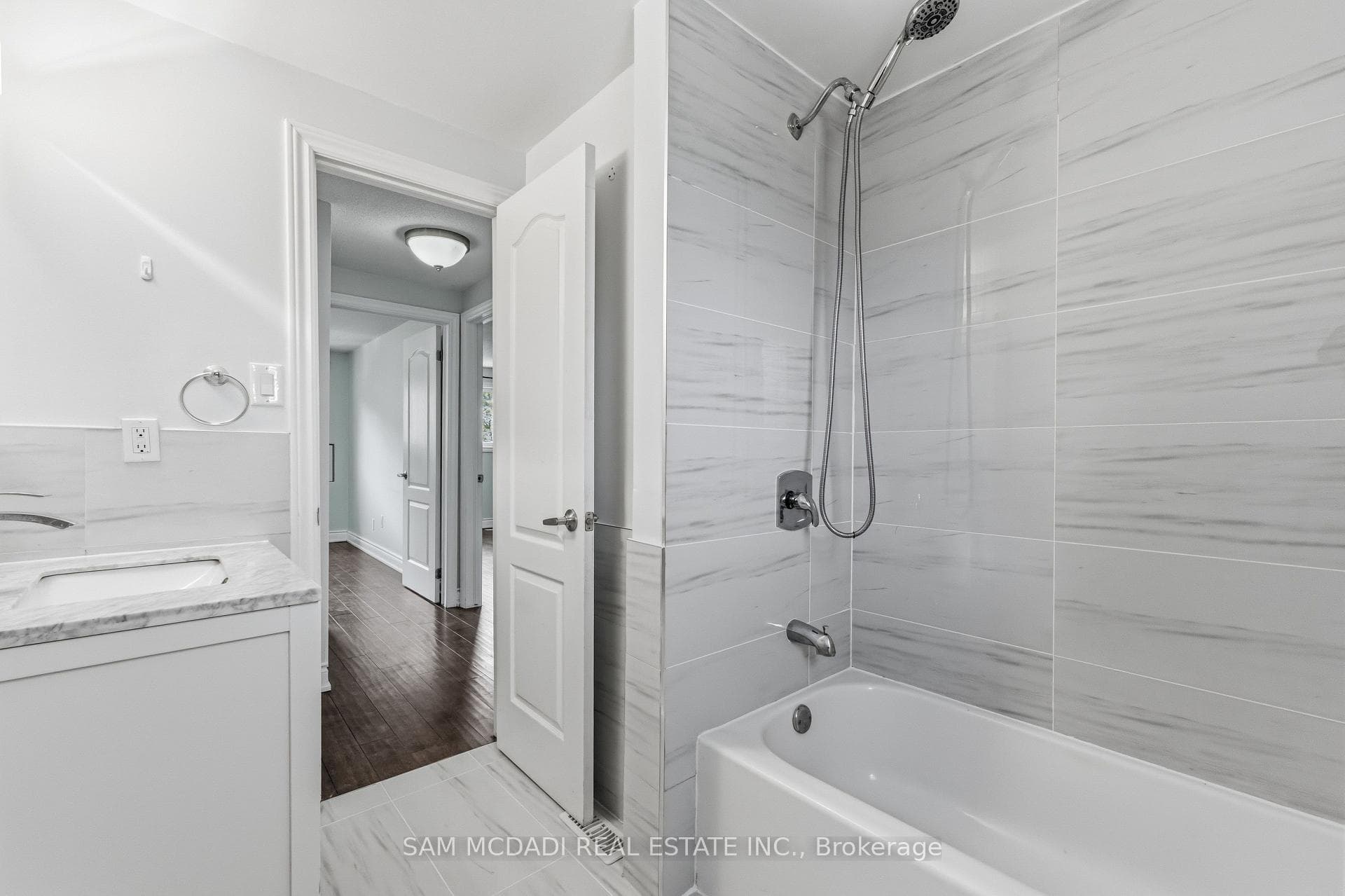 250 Orton Pk Road Unit 25 - Condo photo 6 of 23 in Scarborough (West Hill / Highland Creek), Ontario