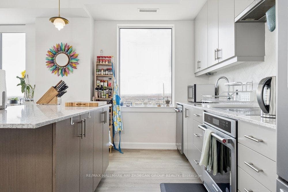 3200 William Coltson Avenue Unit 1302 - Condo photo 13 of 49 in Oakville, Ontario