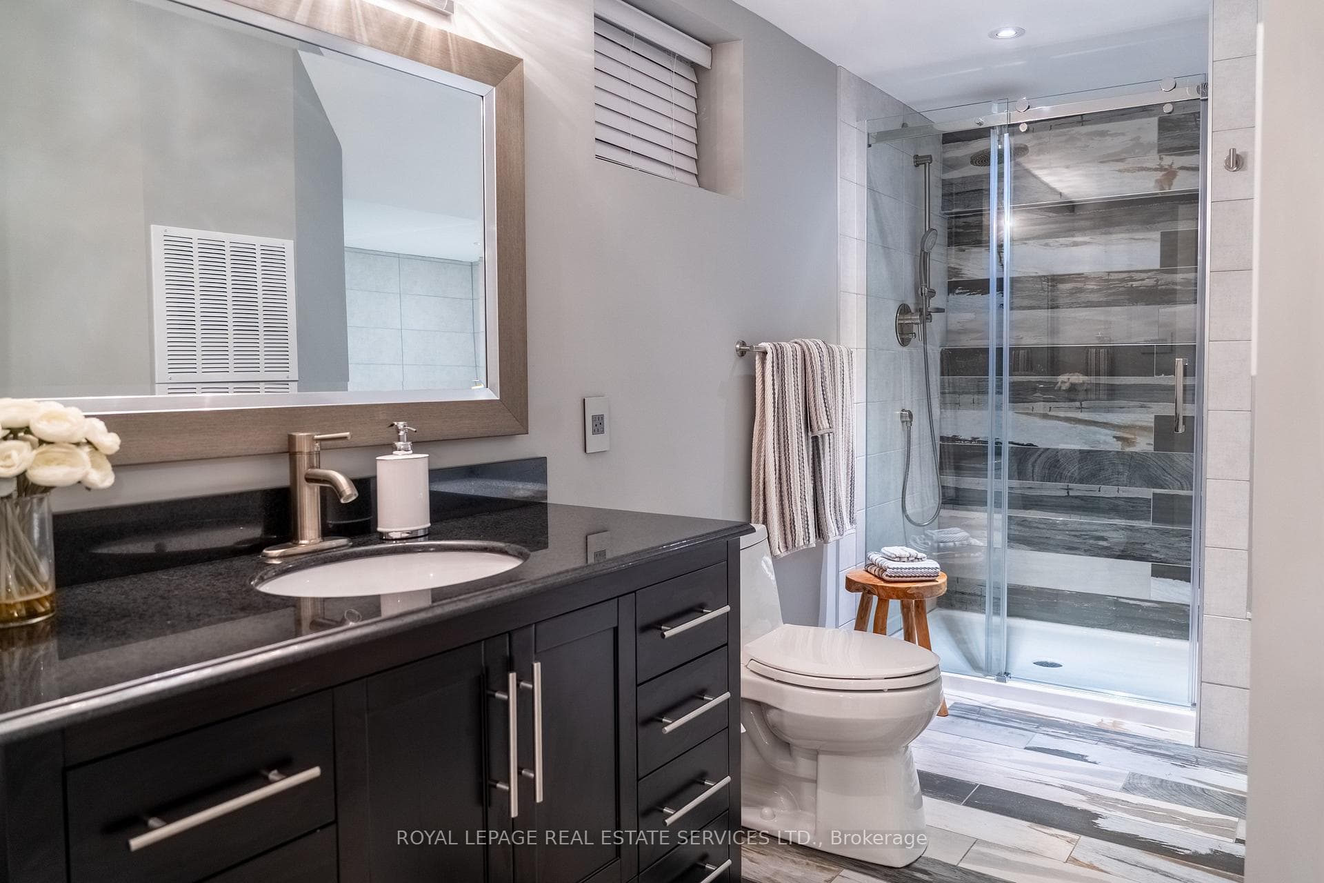 781 Fletcher Valley Crescent - Detached photo 21 of 25 in Mississauga, Ontario