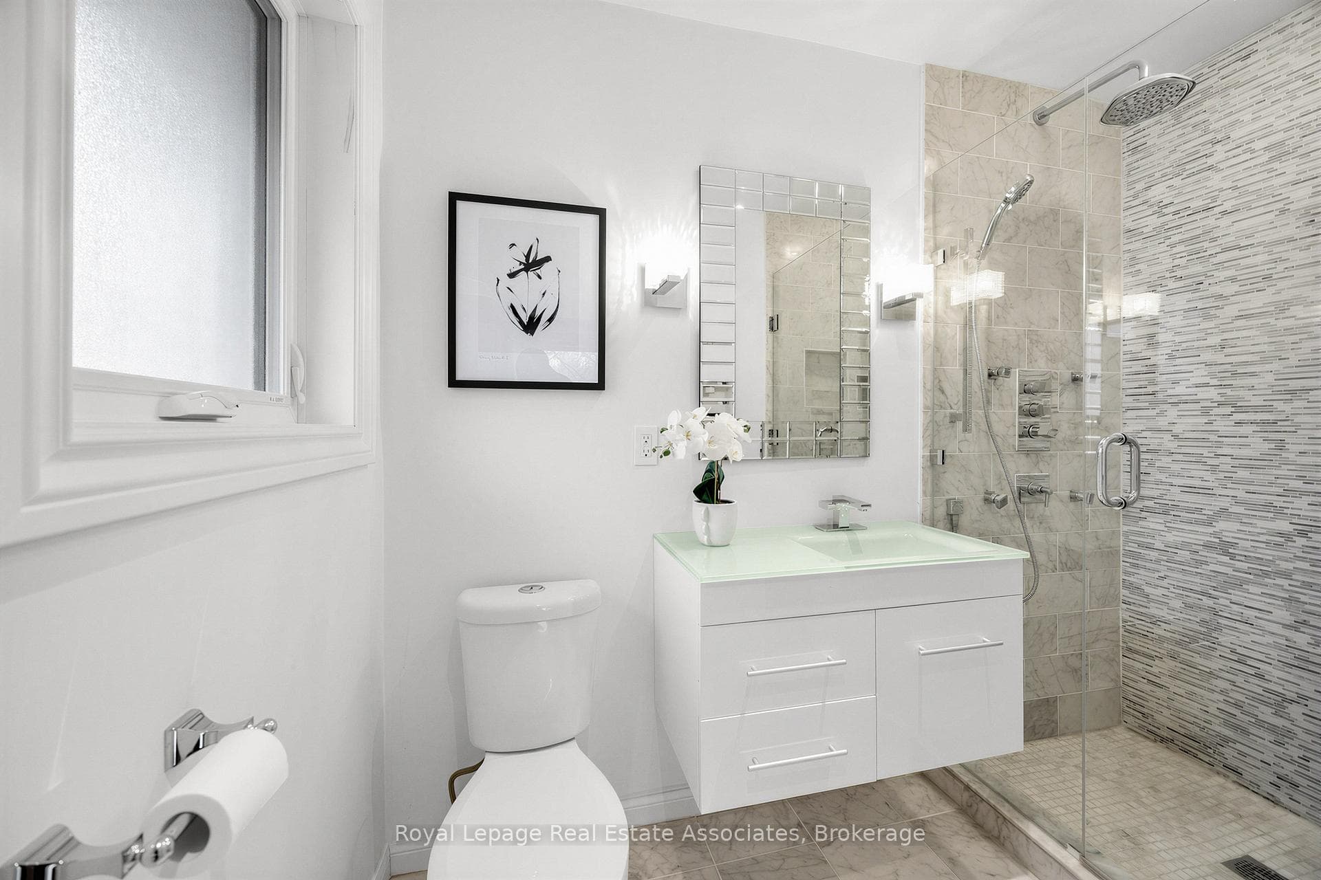 1561 Pinetree Crescent - Detached photo 15 of 42 in Mississauga, Ontario