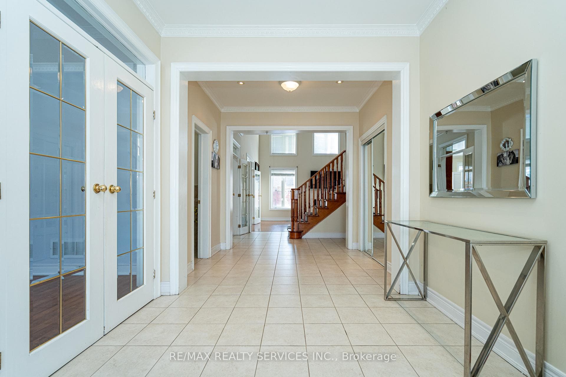 52 Mount Royal Circle - Detached photo 3 of 43 in Brampton, Ontario