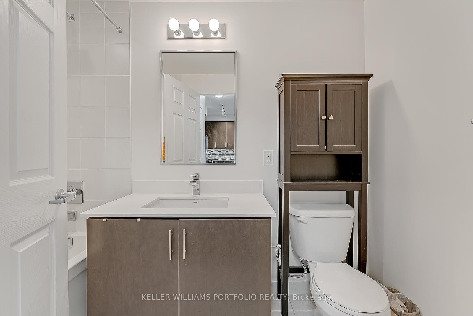 2480 Prince Michael Drive Unit 304 - Condo photo 7 of 27 in Oakville, Ontario