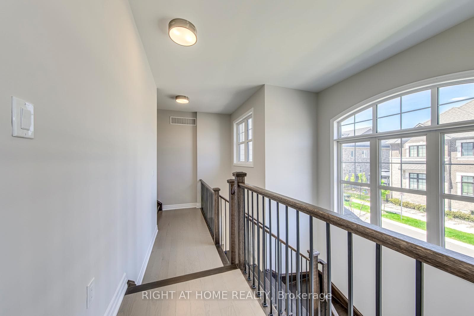 1387 Aymond Crescent - Detached photo 15 of 26 in Oakville, Ontario