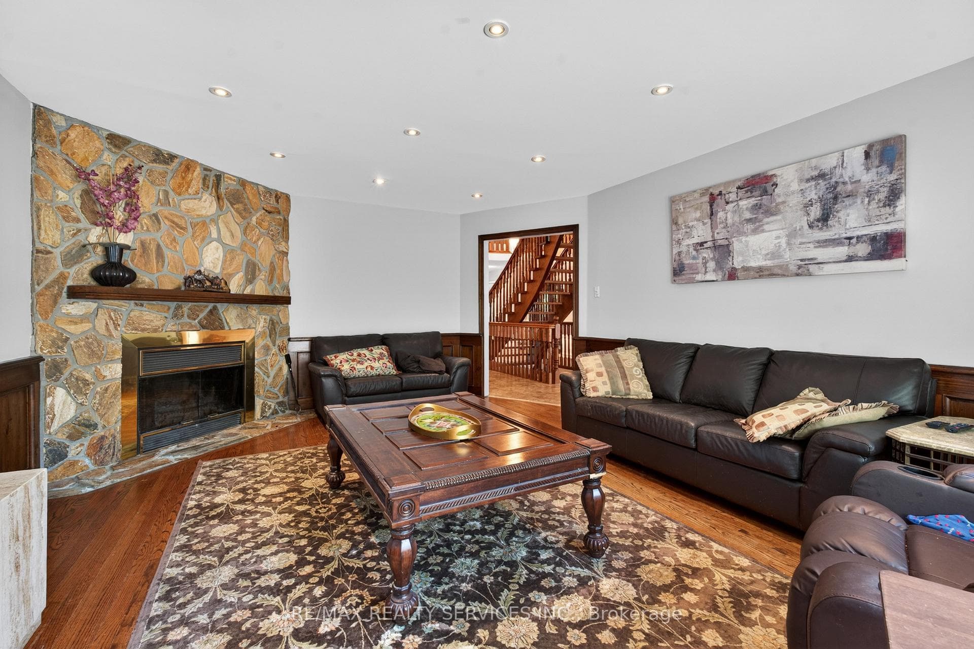 2069 Schoolmaster Circle - Detached photo 20 of 49 in Oakville, Ontario