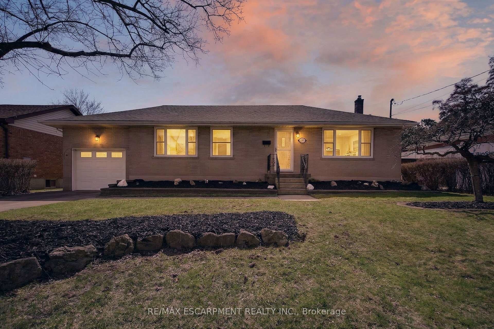 1055 Shepherd's Drive - Detached for sale in Tyandaga, Ontario