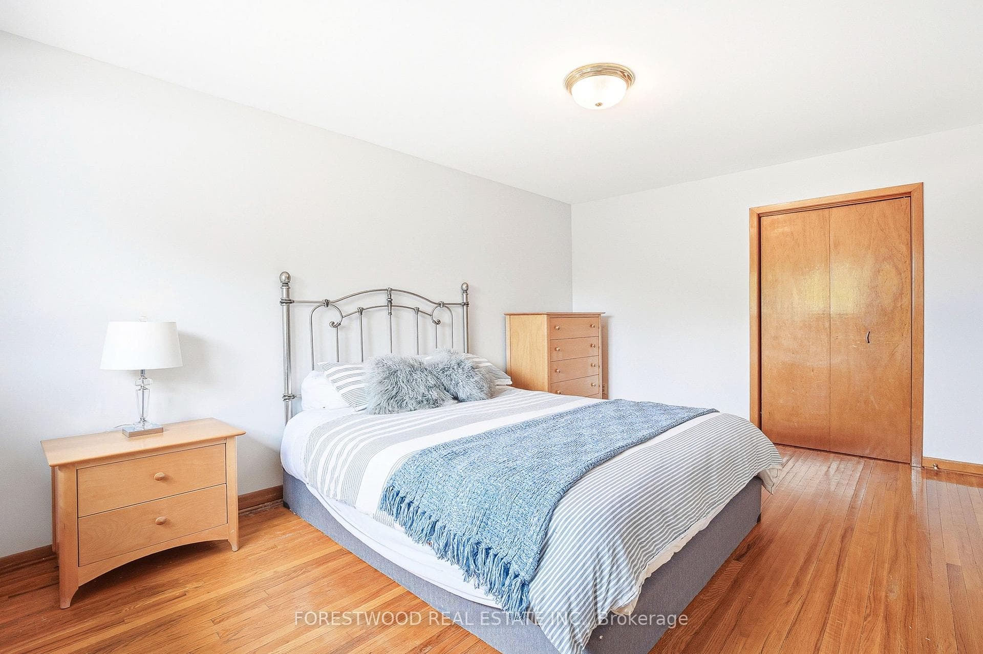 69 Surbray Grove - Semi-Detached photo 16 of 46 in Mississauga, Ontario