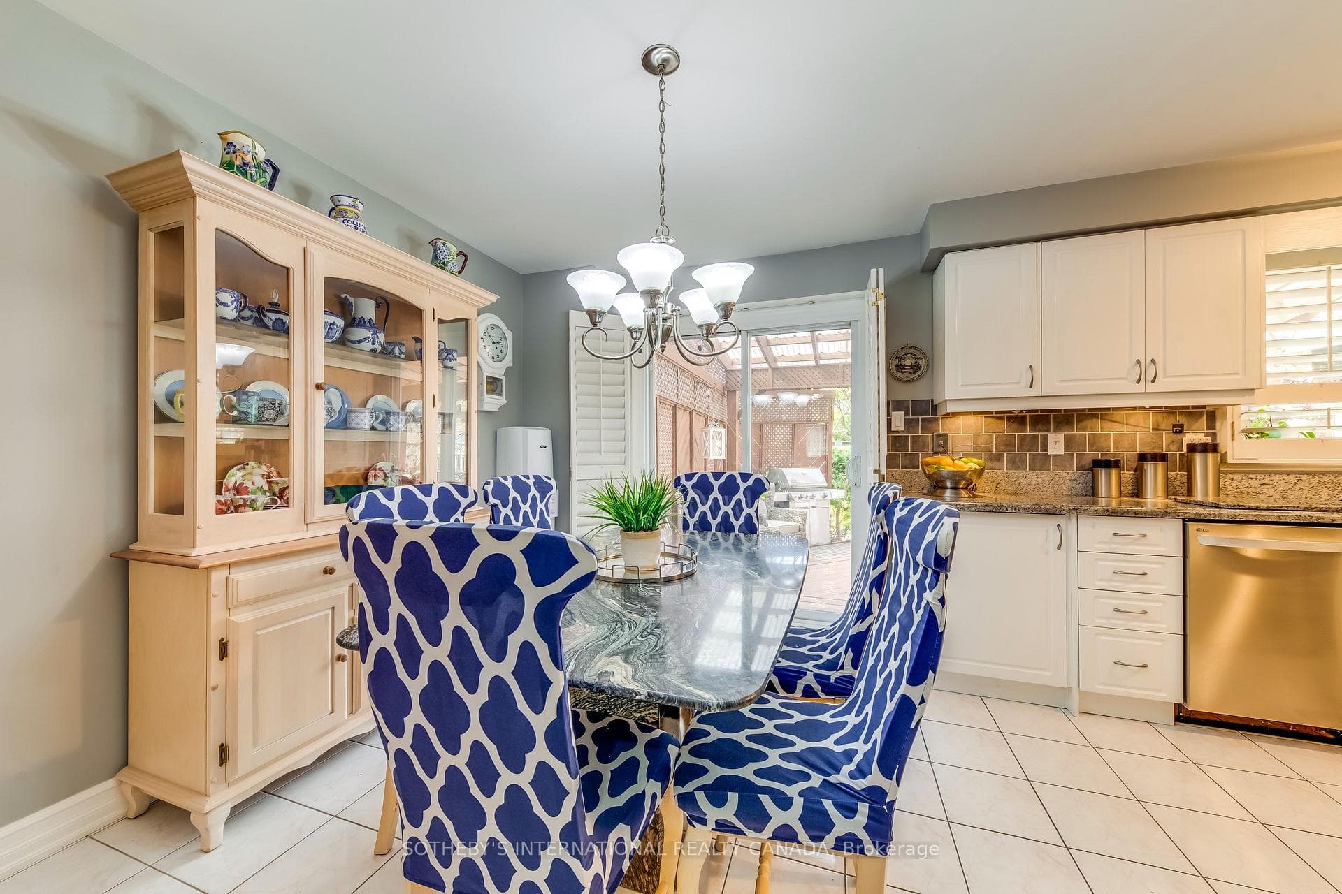 2294 Dale Ridge Drive - Semi-Detached photo 19 of 46 in Oakville, Ontario