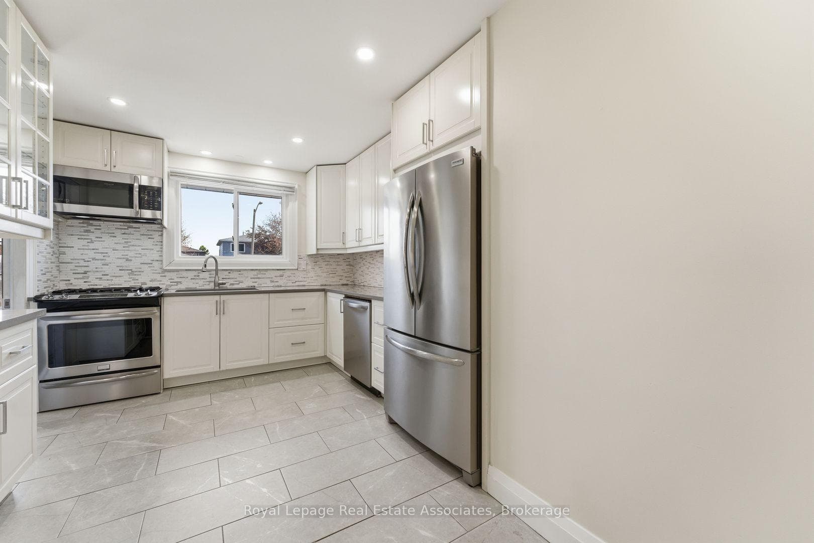 2362 Greenbank Trail - Semi-Detached photo 13 of 50 in Burlington, Ontario
