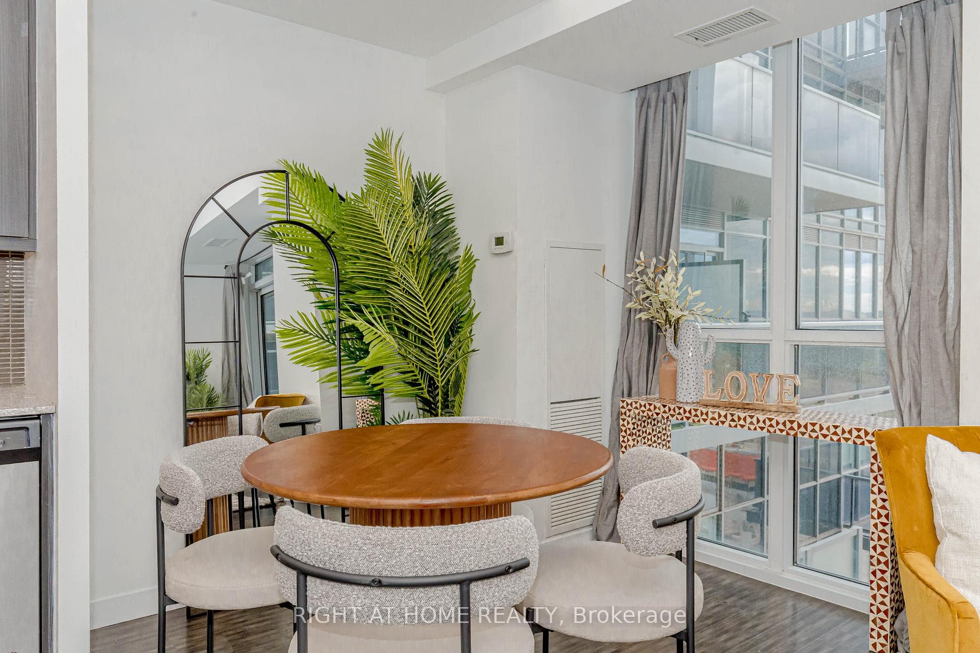 2093 Fairview Street Unit 709 - Condo photo 17 of 45 in Burlington, Ontario