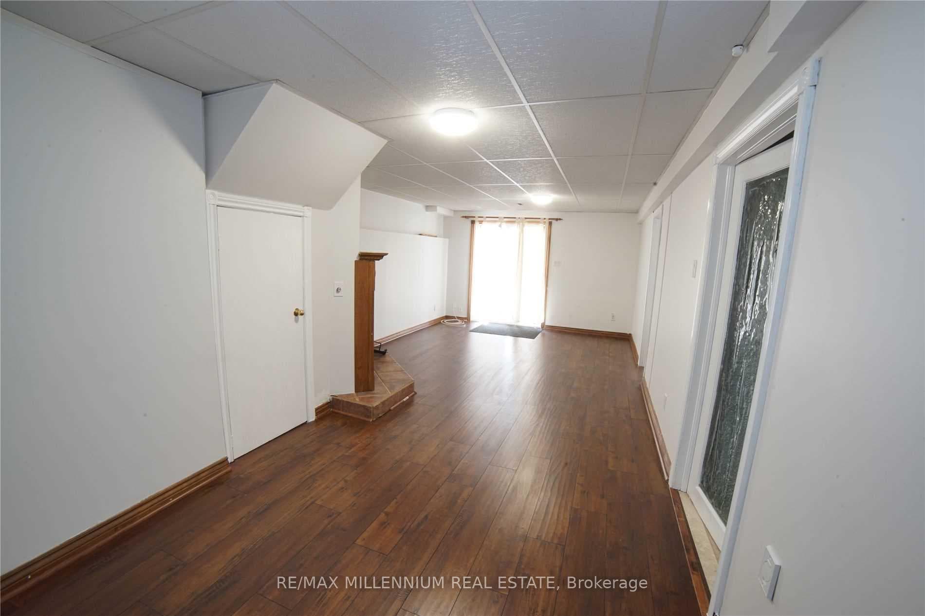 8 Dalzell Avenue - Detached photo 2 of 13 in Brampton, Ontario