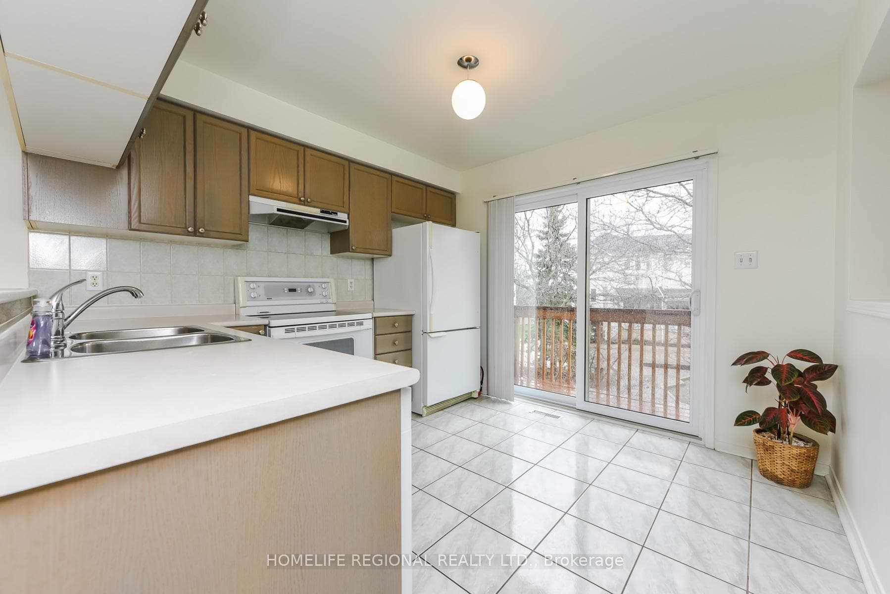 7105 Branigan Gate Unit 72 - Condo photo 7 of 34 in Mississauga, Ontario
