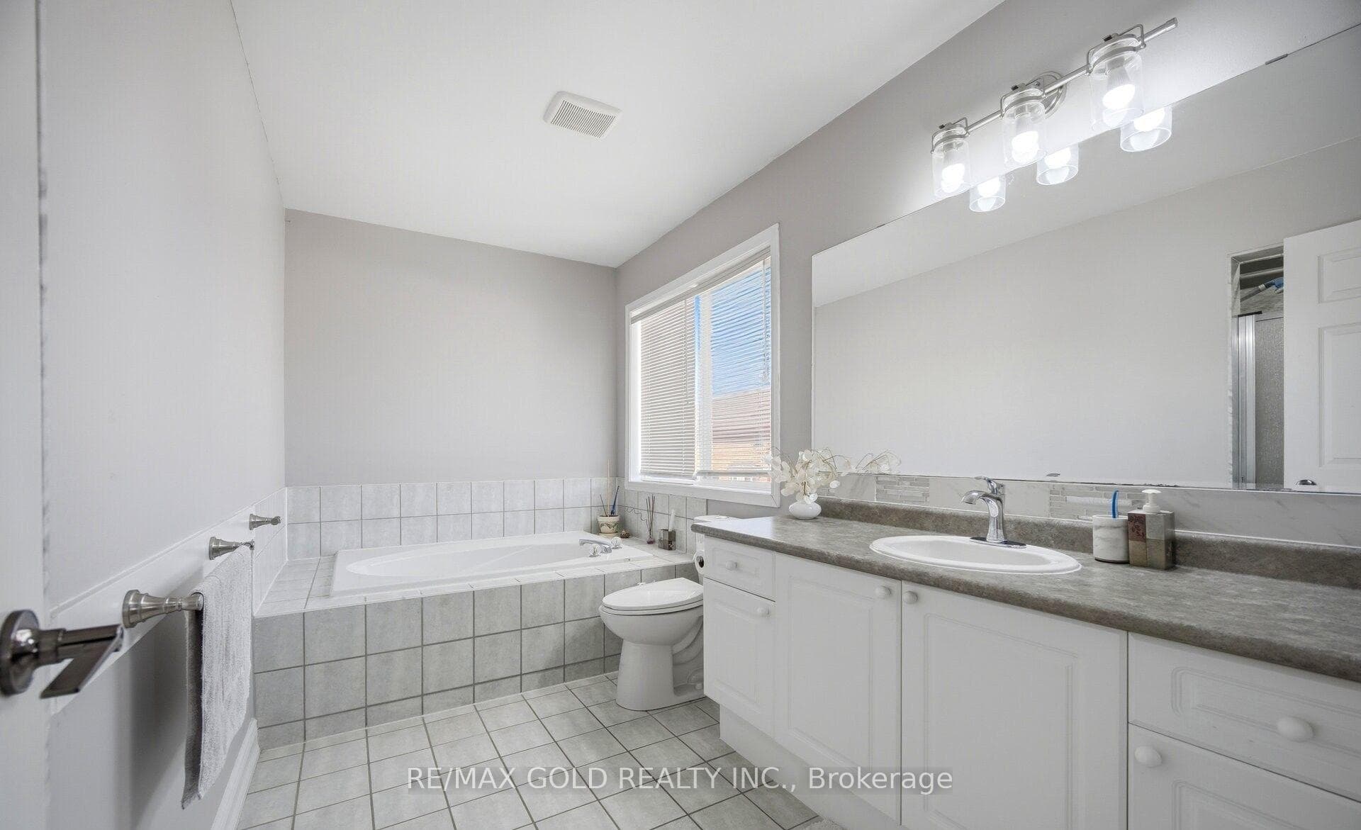 28 Latania Boulevard - Detached photo 18 of 33 in Brampton, Ontario