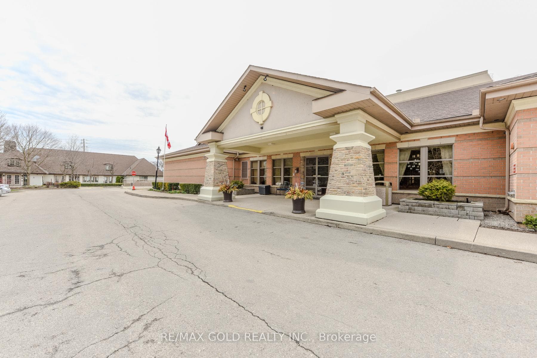 100 Burloak Drive Unit 2411 - Condo photo 2 of 48 in Burlington, Ontario