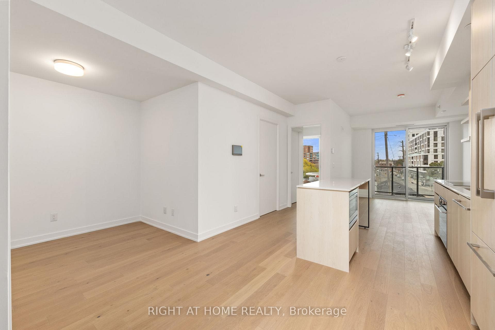 1161 Kingston Road Unit 305 - Condo photo 3 of 27 in Birch Cliff / Cliffside, Ontario