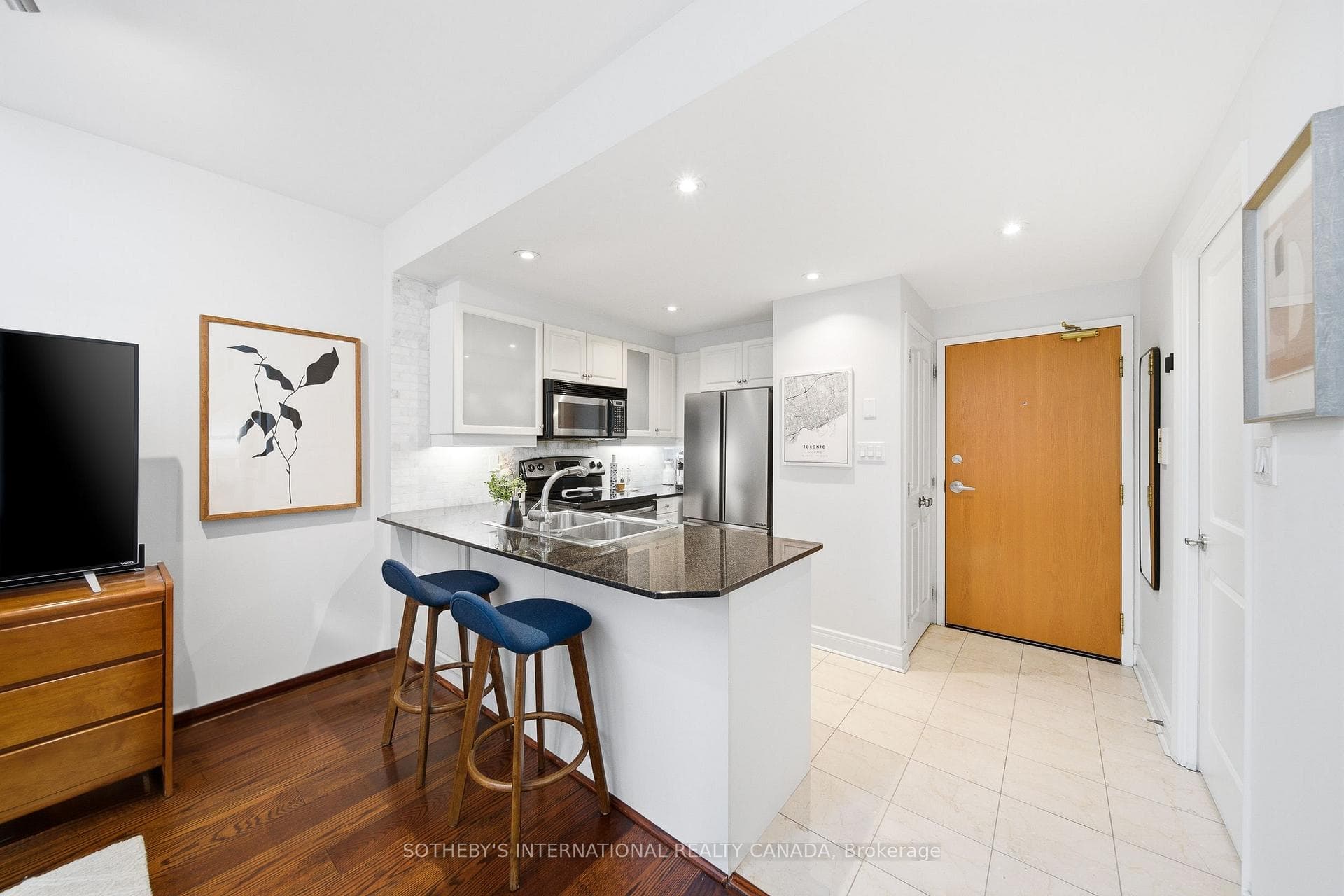 80 Cumberland Street Unit 1507 - Condo photo 5 of 32 in Annex / Yorkville / Summerhill, Ontario