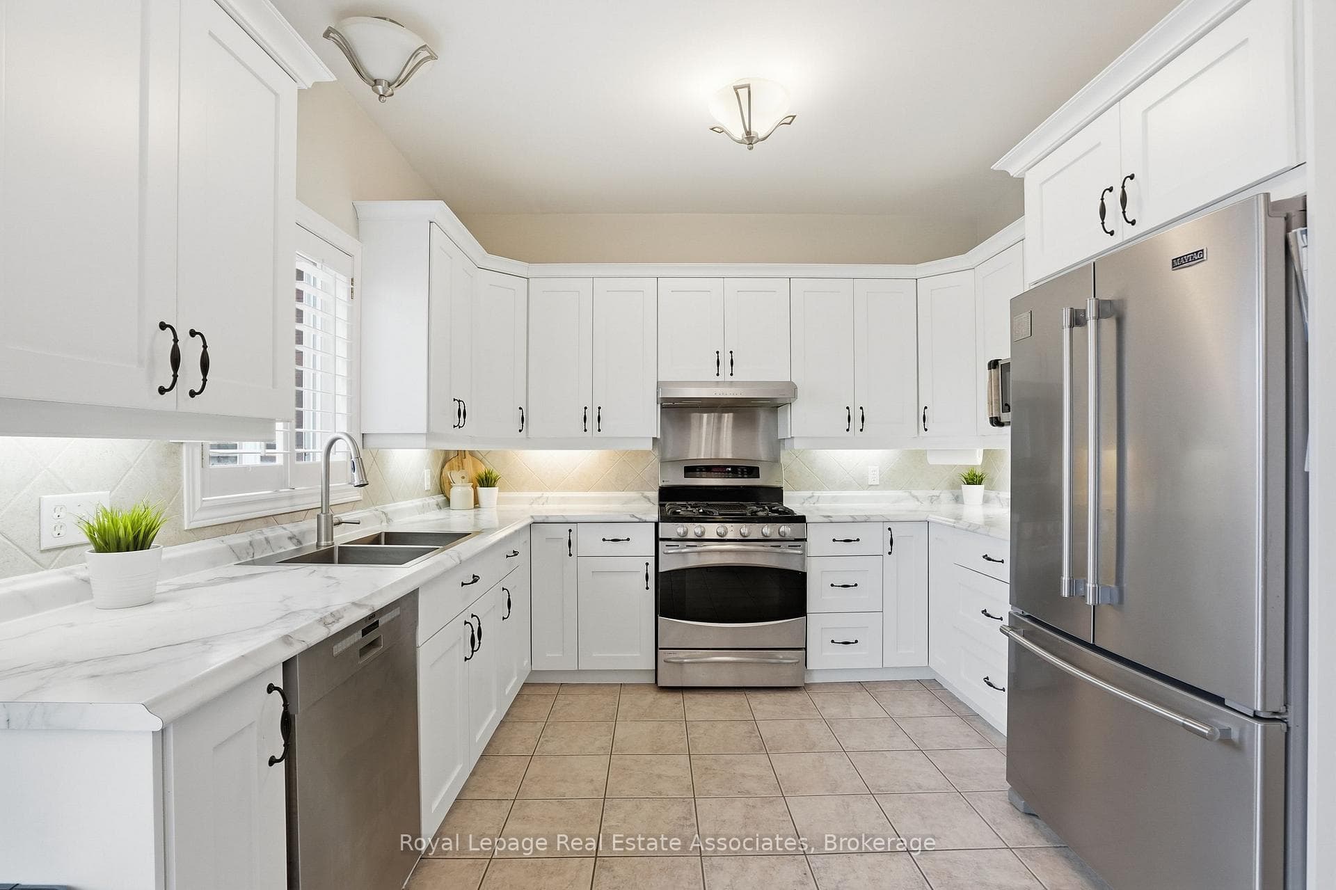 486 Delaney Court - Detached photo 12 of 48 in Burlington, Ontario