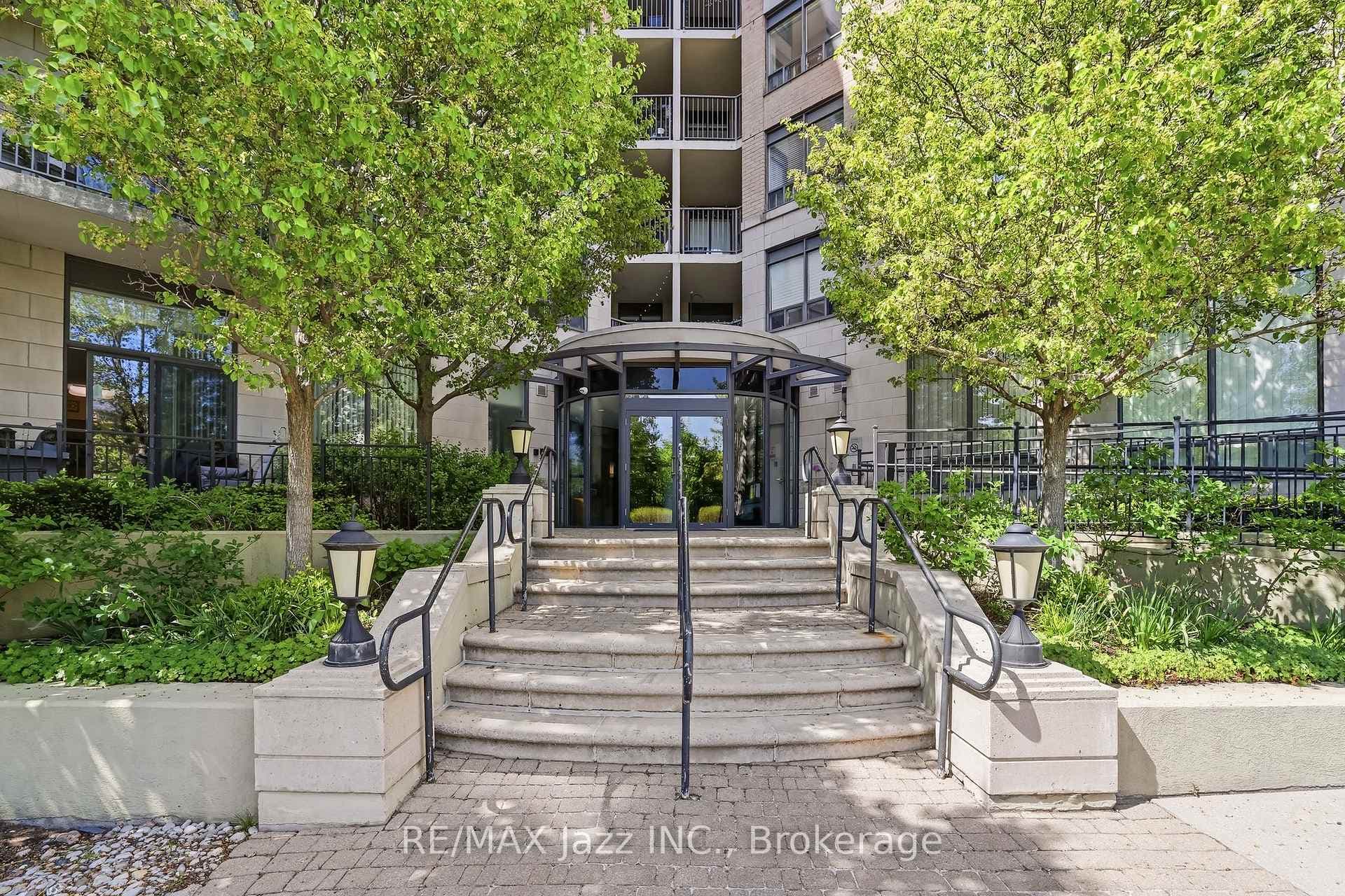 16 Dallimore Circle Unit 307 - Condo photo 5 of 50 in Don Mills / Parkwoods / Victoria Village, Ontario