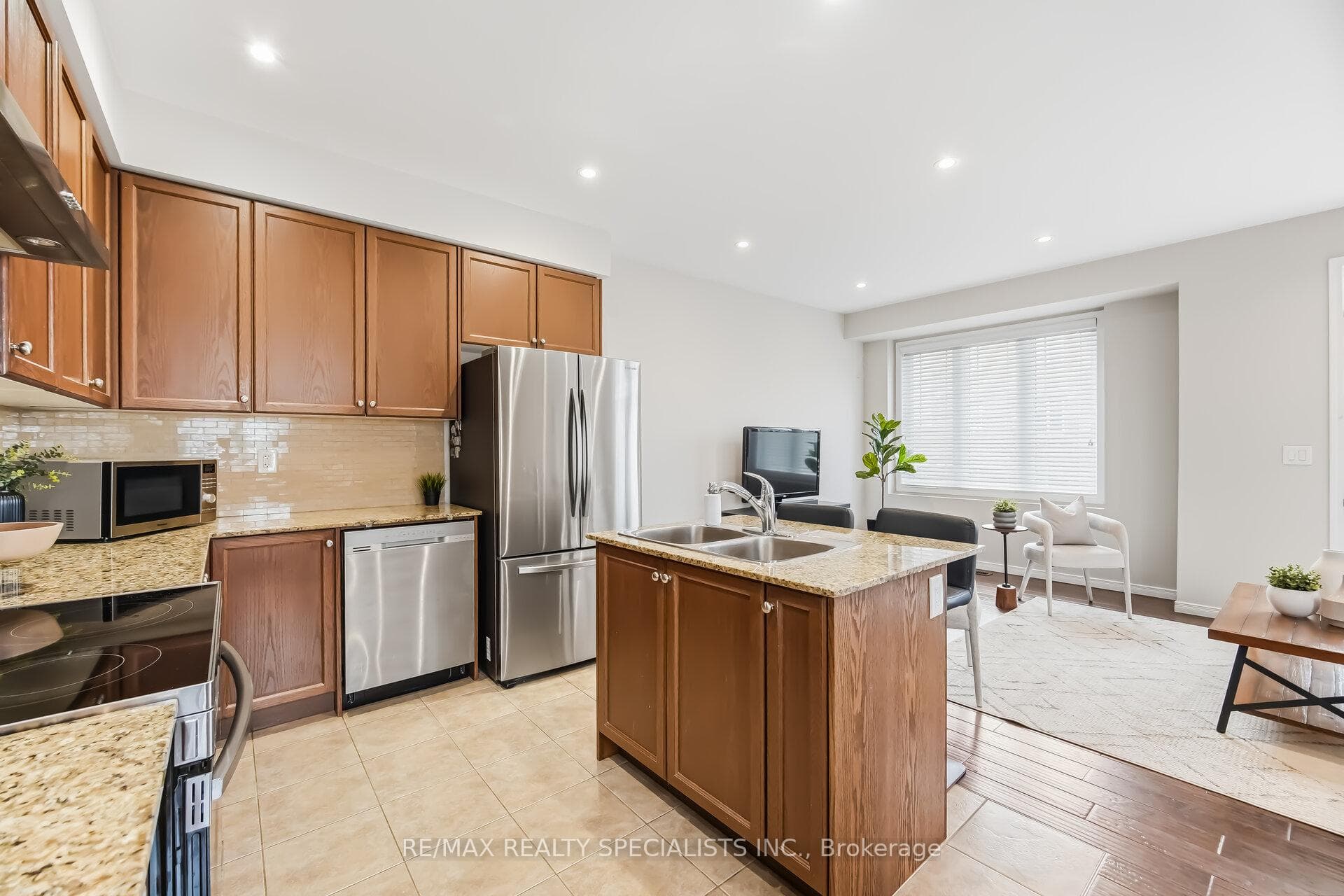 33 Birchfield Crescent - Townhouse photo 8 of 16 in Caledon, Ontario