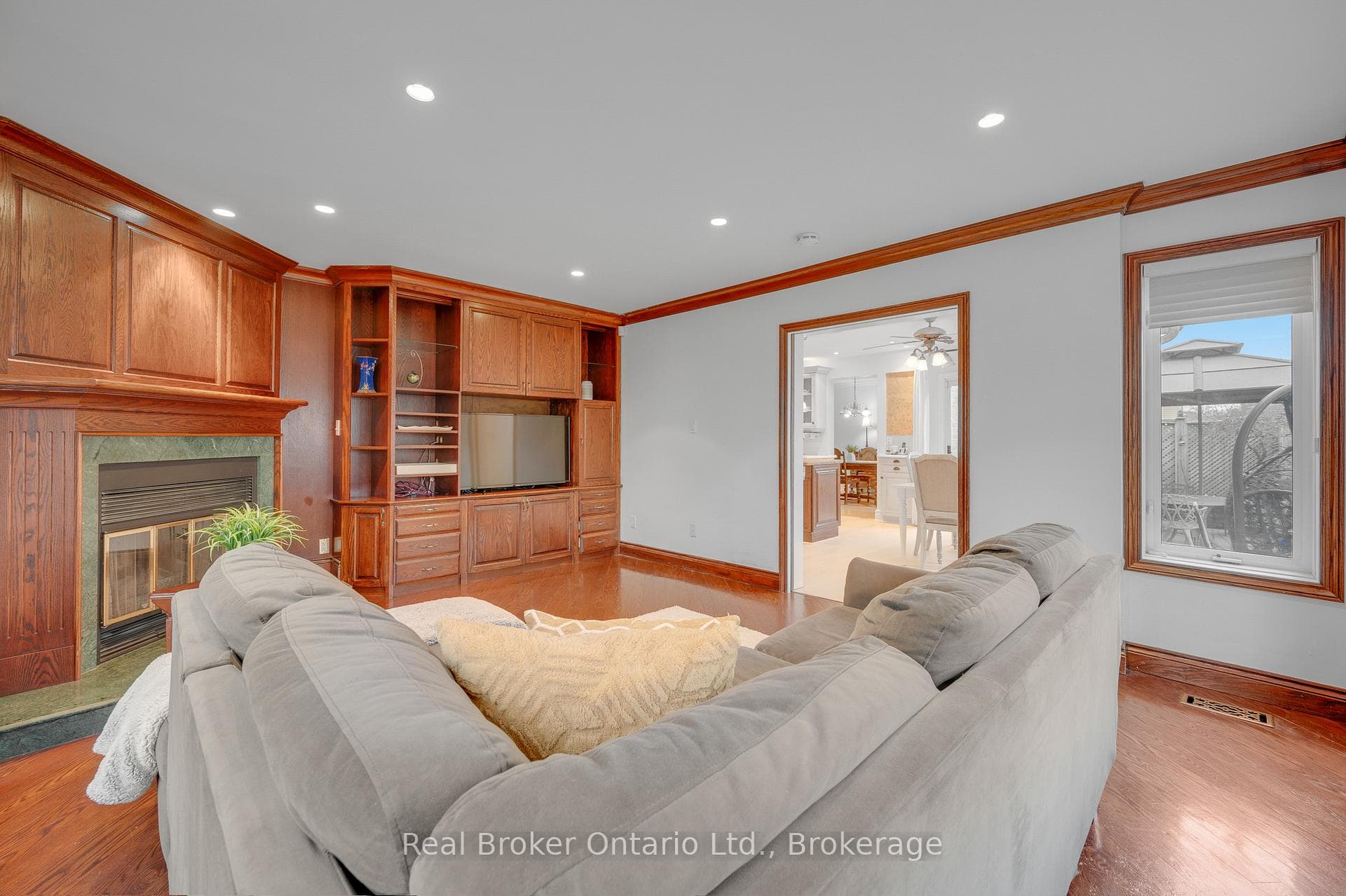 6366 Miller's Grove - Detached photo 18 of 46 in Mississauga, Ontario