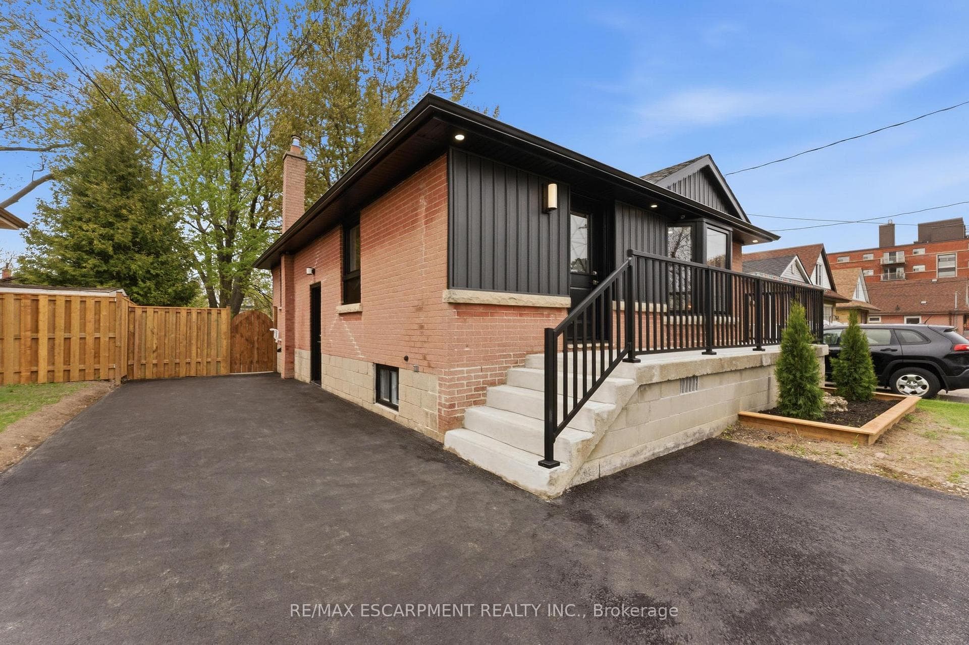 374 East 13th Street - Detached photo 3 of 40 in Hamilton, Ontario