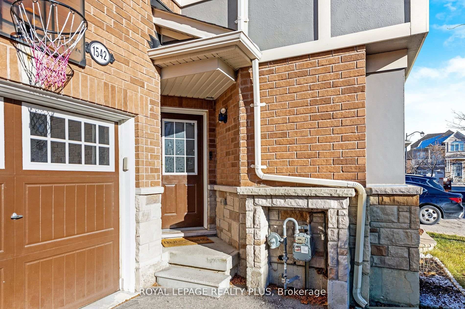 1542 Gainer Crescent - Townhouse photo 2 of 40 in Milton, Ontario
