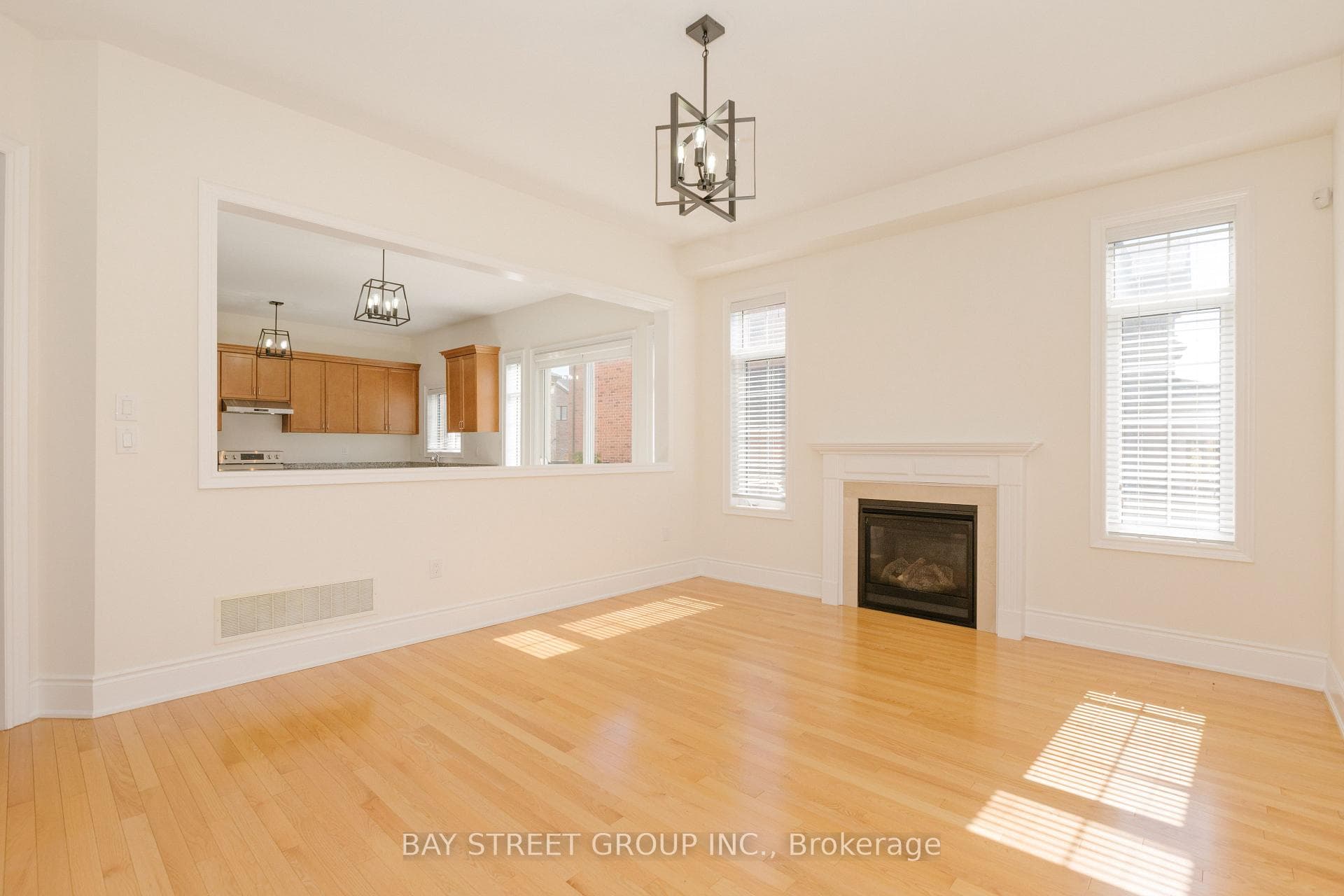 3127 Streamwood Pass - Detached photo 11 of 48 in Oakville, Ontario