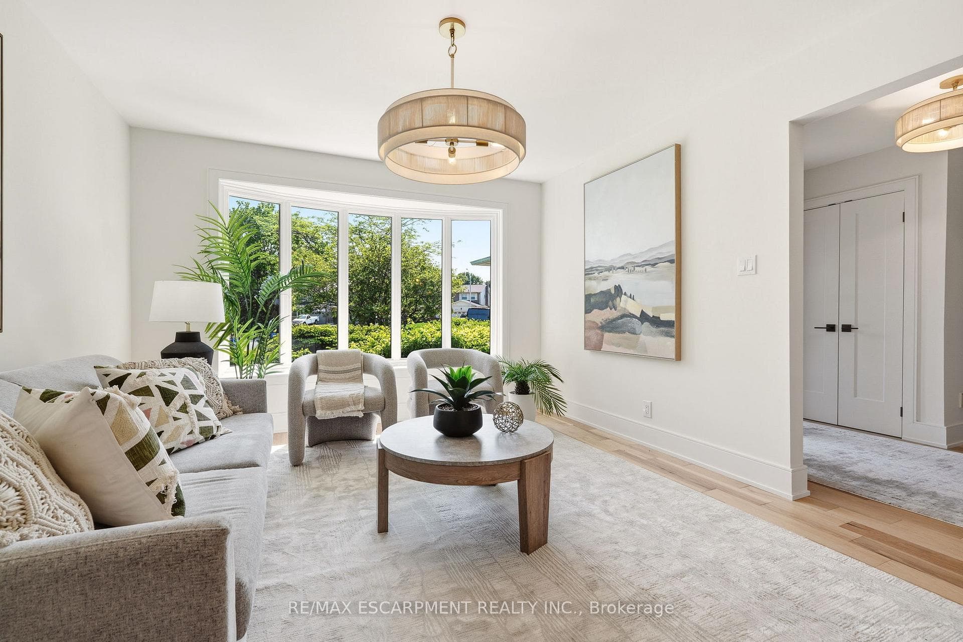 2347 Tweedsmuir Court - Detached photo 6 of 48 in Burlington, Ontario