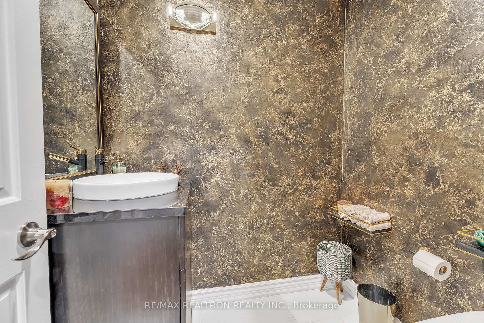 47 Robinter Drive - Detached photo 22 of 48 in Willowdale / Newtonbrook, Ontario