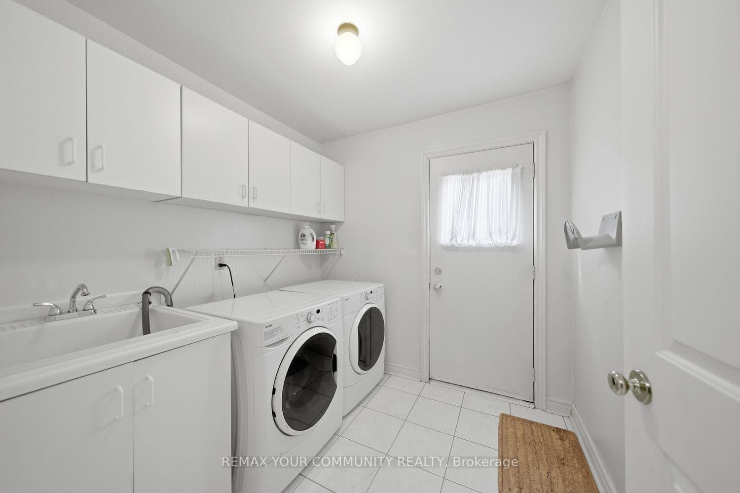 1198 Derrald Drive - Detached photo 27 of 50 in Oakville, Ontario